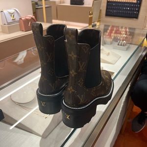 Louis Vuitton beaubourg ankle boot